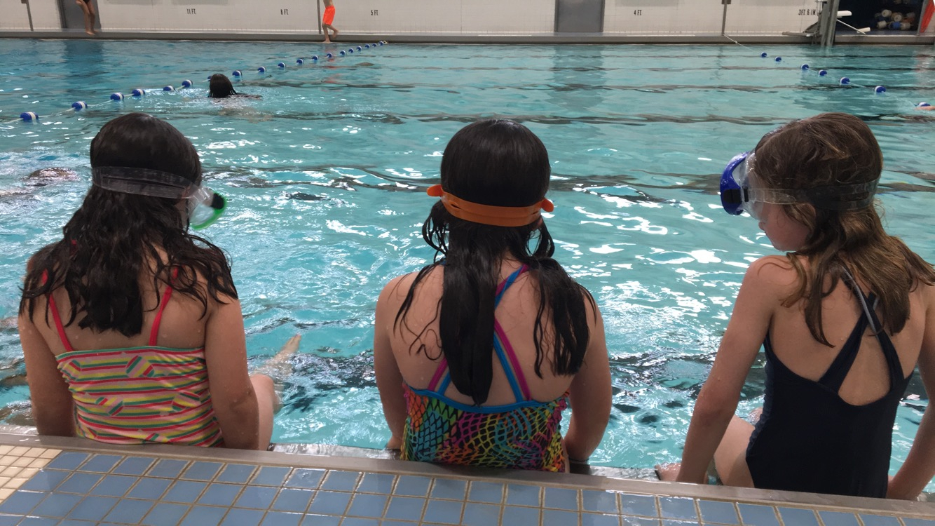 3%20Girls%20at%20the%20pool  2