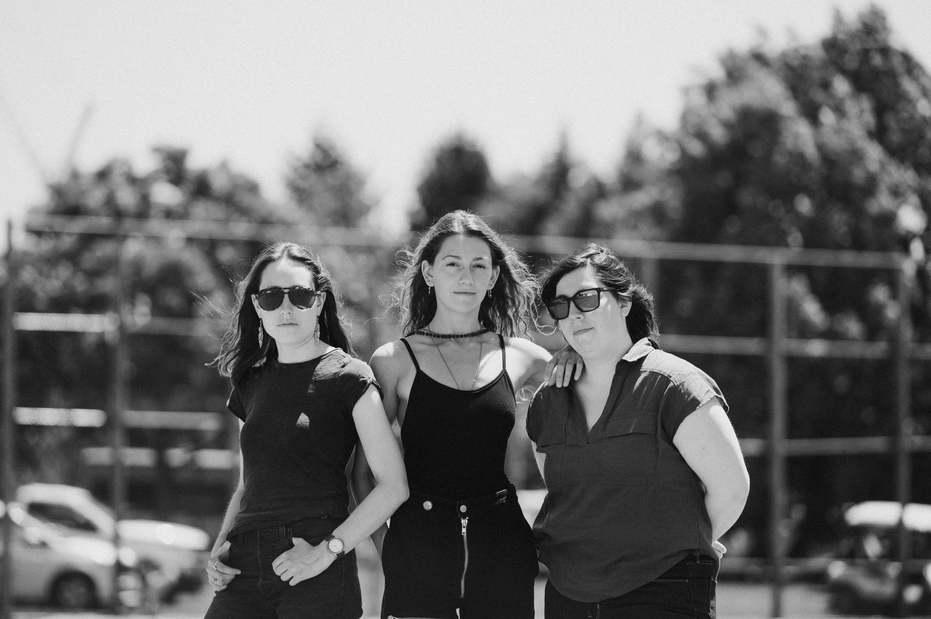  LisaCzech TheWolffSisters BostonCalling 0294 2 1 